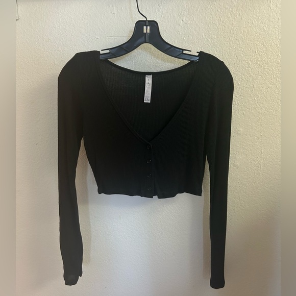 Alo Whisper top - Picture 2 of 5